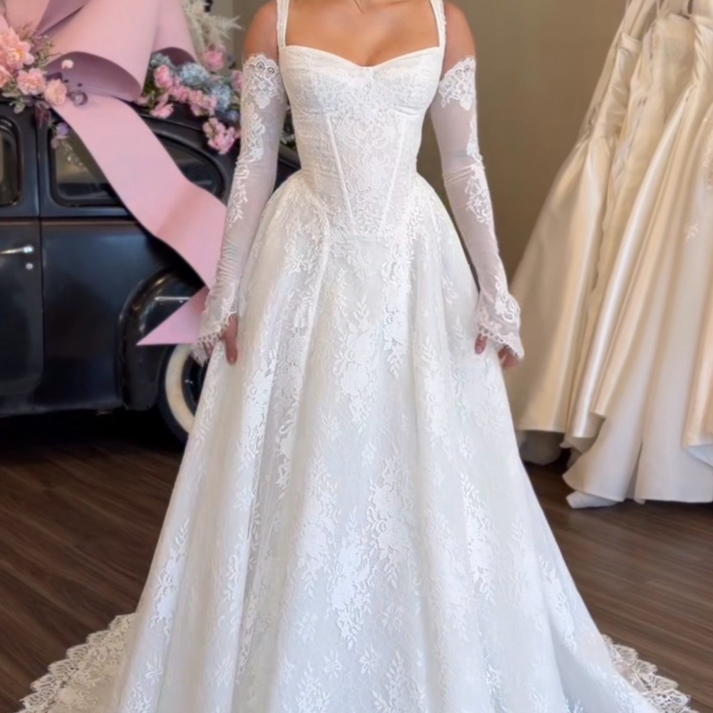 Romantic Chantilly Lace Wedding Dress with Sleeves - Elisora gown by Milla Nova